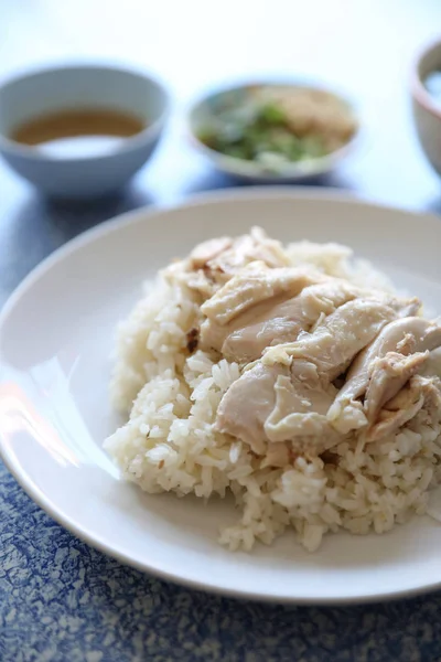 Hainanese chicken rice with cucumber in closeup , Thai food — Stock Photo, Image