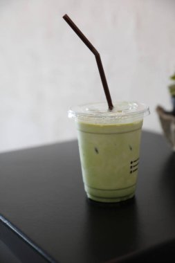 Buzlu yeşil çay geç