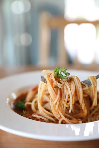 Spagetti Bolognese-paradicsomszósz és darált marhahús, körítve — Stock Fotó