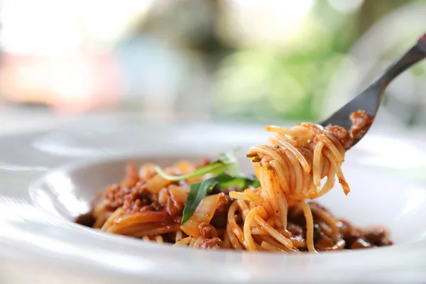 Spaghetti Alla Bolognese Con Carne Macinata Salsa Pomodoro Guarniti Con — Foto Stock