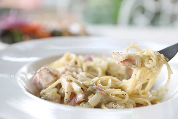 Espaguetis Carbonara Salsa Blanca Con Tocino Queso —  Fotos de Stock