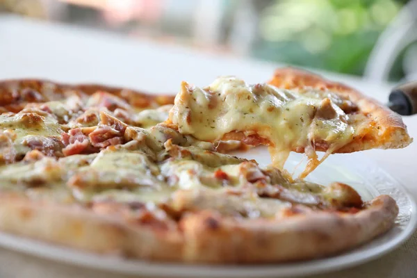 Bacon Presunto Pizza Com Queijo Molho Tomate — Fotografia de Stock