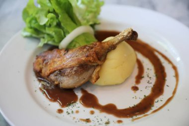 confit de uydurma, sebze ile ördek confit