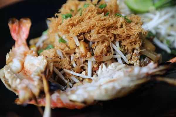 Garnélarák Pad Thai Tészta Garnélával Tetején Thai Élelmiszer — Stock Fotó