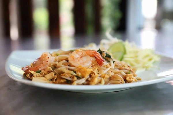 Pad Gamberetti Tagliatelle Tailandesi Con Gamberetti Sulla Parte Superiore Cibo — Foto Stock