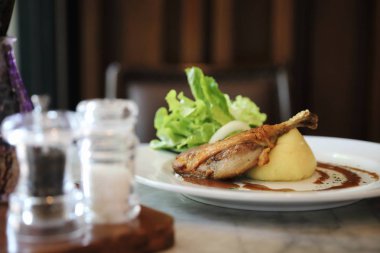 confit de uydurma, sebze ile ördek confit