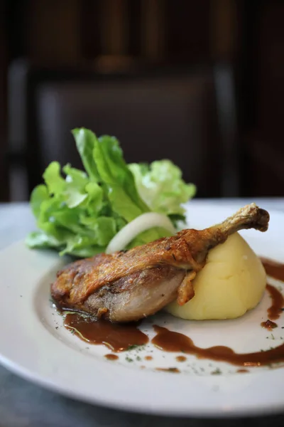 Confit de canard , Duck confit with vegetable — Stock Photo, Image