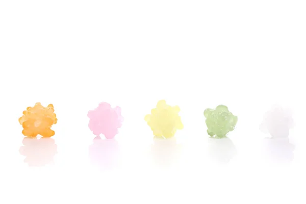 Barevné želé bonbóny sladký cukr izolovaných na bílém pozadí — Stock fotografie
