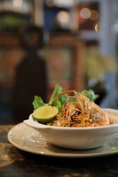 Fried rice with shrimp , Traditional Thai food — Stock Photo, Image