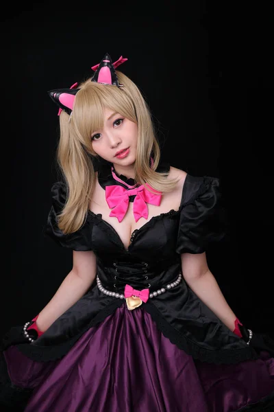 Japan anime cosplay, porträt von mädchen cosplay isoliert in schwarz — Stockfoto
