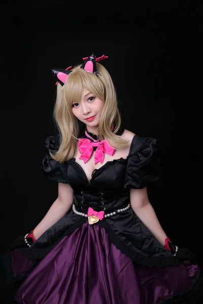 Japan anime cosplay, porträt von mädchen cosplay isoliert in schwarz — Stockfoto