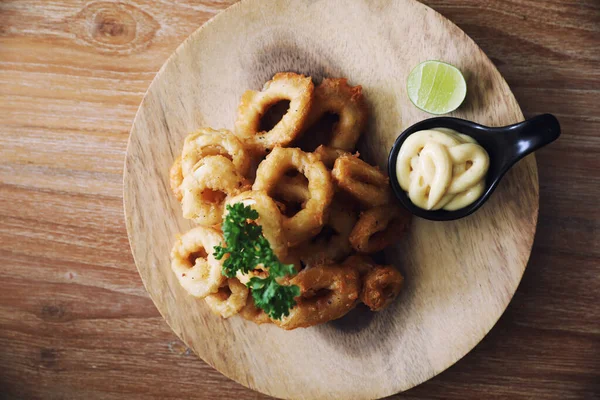 Caramari , Appetizer Crispy fried squid ring with tartar sauce o — Stock Photo, Image