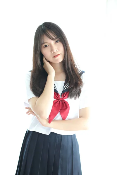 Портретна дівчина з Япанської школи в білій кімнаті з тоносом. — стокове фото