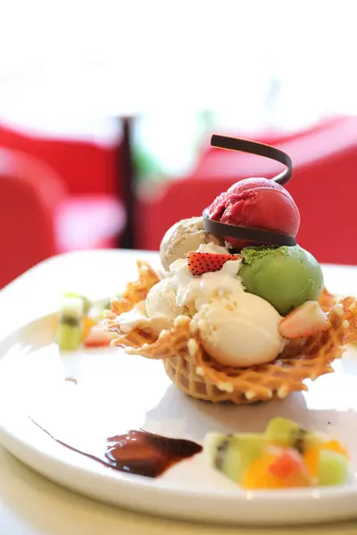 Ice cream on waffle and fruit topping — Stock Photo, Image