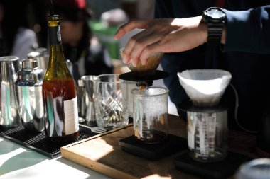 Damla kahve, damlatan espresso, klasik tarzda.