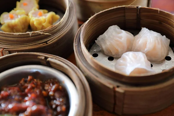 Dim sum , Steam Dumpling in wood basket Chinese food — Stock Photo, Image