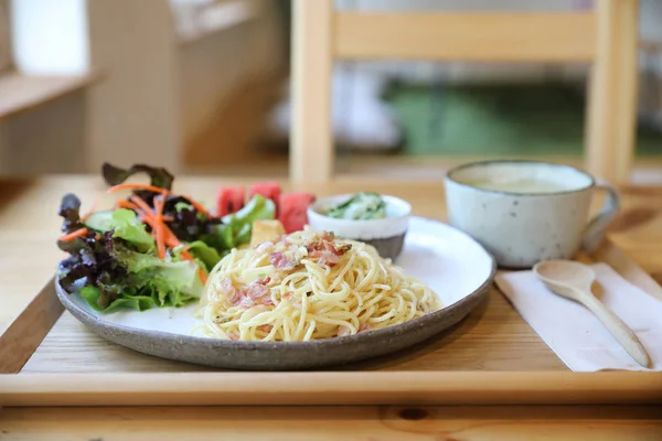 Spaghetti mit Miesmuscheln und Schinken im japanischen Stil — Stockfoto