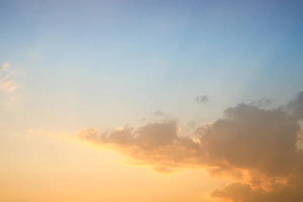 Фон неба на восходе солнца — стоковое фото