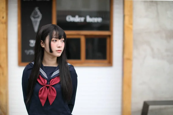 Portret Japans Schoolmeisje Centrum Ijssalon — Stockfoto