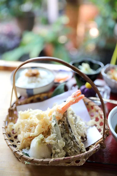 Tempura Gamberetti Fritti Cibo Giapponese Sfondo Legno — Foto Stock