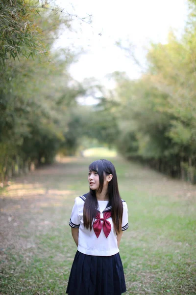 Retrato Belo Asiático Japonês Menina Ensino Médio Uniforme Olhando Com — Fotografia de Stock