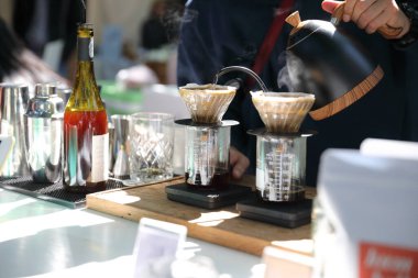 Damla kahve, damlatan espresso, klasik tarzda.