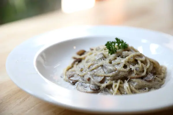 Espaguetis Con Salsa Crema Trufa Comida Italiana — Foto de Stock