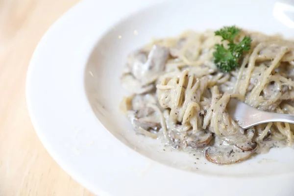 Espaguetis Con Salsa Crema Trufa Comida Italiana —  Fotos de Stock