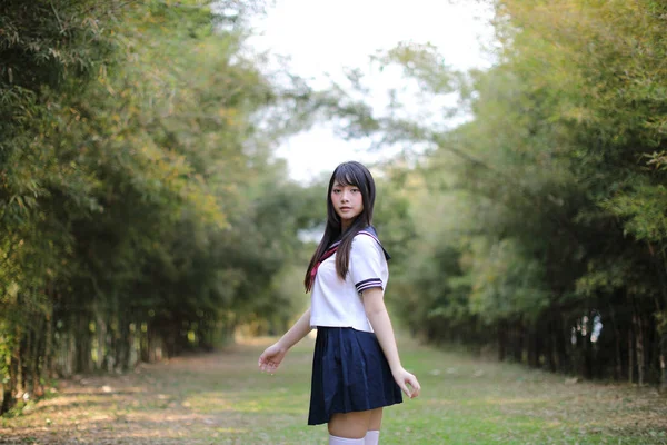 Portrait Belle Asiatique Japonais Lycée Fille Uniforme Recherche Bambou Forêt — Photo