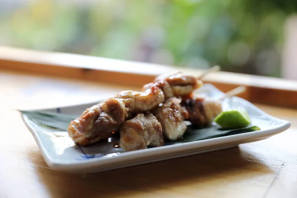 Japońskie Jedzenie Kurczak Yakitori Tle Drewna — Zdjęcie stockowe