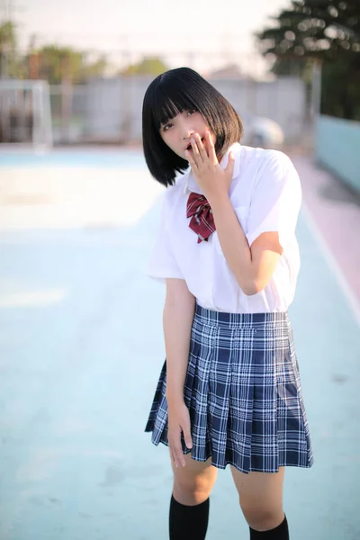 Retrato Chica Asiática Con Camisa Blanca Falda Buscando Naturaleza Aire —  Fotos de Stock