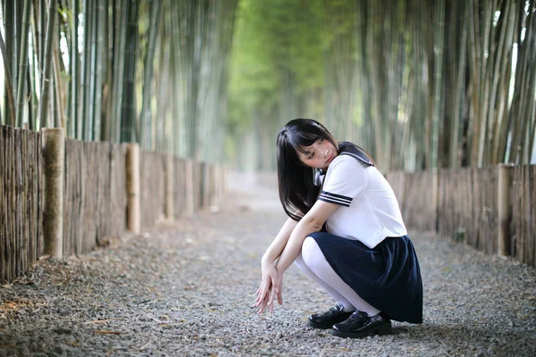 Retrato Belo Asiático Japonês Menina Ensino Médio Uniforme Olhando Com — Fotografia de Stock