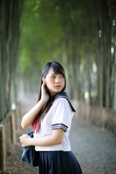 Retrato Belo Asiático Japonês Menina Ensino Médio Uniforme Olhando Com — Fotografia de Stock