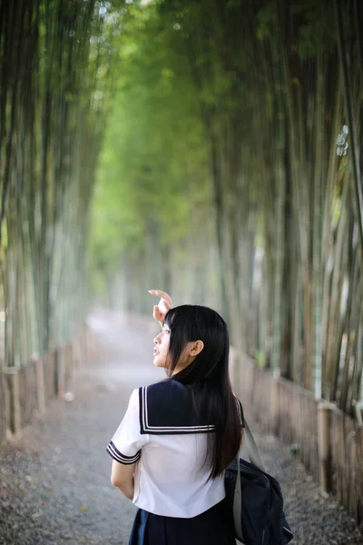 Retrato Belo Asiático Japonês Menina Ensino Médio Uniforme Olhando Com — Fotografia de Stock