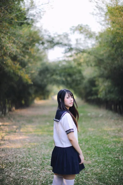 Porträtt Vackra Asiatiska Japanska High School Flicka Uniform Ser Med — Stockfoto