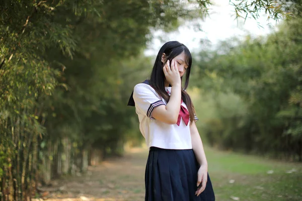 Retrato Hermosa Asiática Japonesa Escuela Secundaria Chica Uniforme Buscando Con —  Fotos de Stock