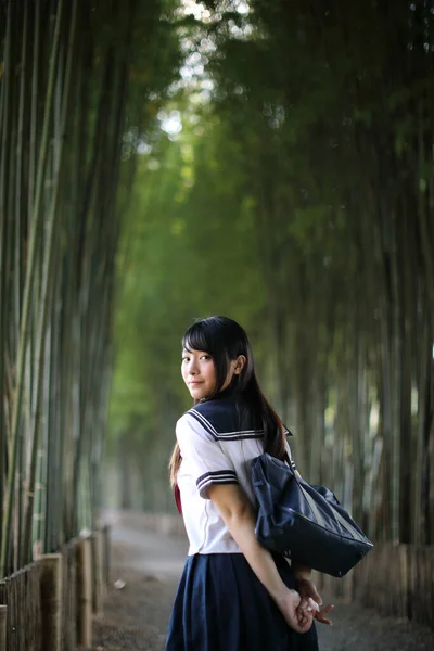 Retrato Hermosa Asiática Japonesa Escuela Secundaria Chica Uniforme Buscando Con — Foto de Stock