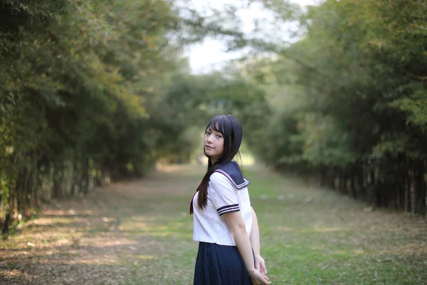 Ritratto Bella Asiatica Giapponese Alta Scuola Ragazza Uniforme Guardando Con — Foto Stock