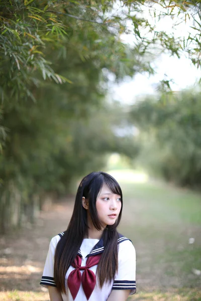 Retrato Belo Asiático Japonês Menina Ensino Médio Uniforme Olhando Com — Fotografia de Stock