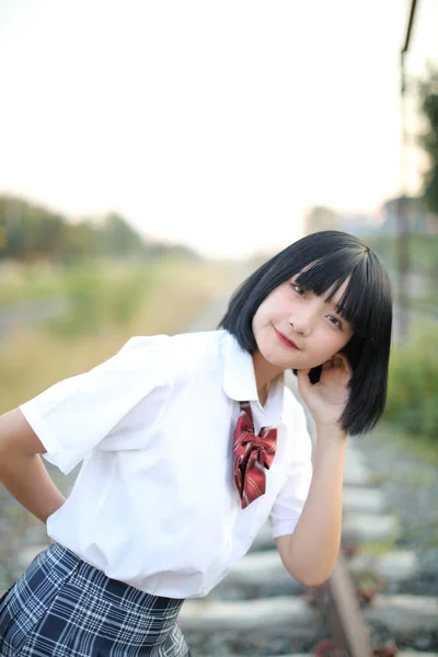 Retrato Menina Asiática Com Camisa Branca Saia Olhando Natureza Livre — Fotografia de Stock