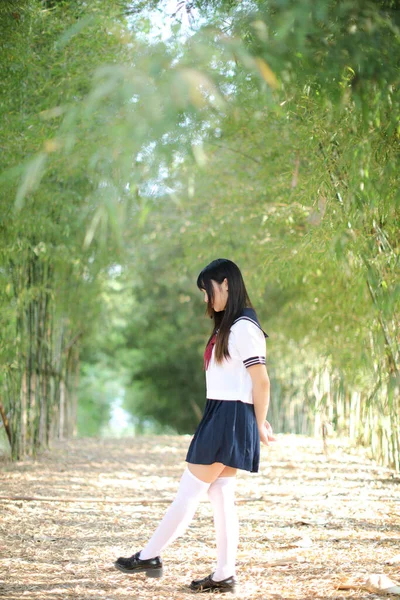 Retrato Hermosa Asiática Japonesa Escuela Secundaria Chica Uniforme Buscando Con —  Fotos de Stock