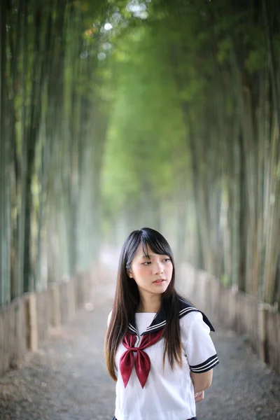 Ritratto Bella Asiatica Giapponese Alta Scuola Ragazza Uniforme Guardando Con — Foto Stock