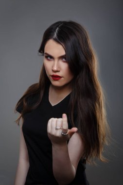 İşaret nedir? Arsız kadın