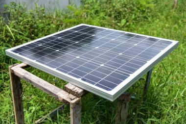 Güneş güç yeşil enerji güneş panelleri açık ile