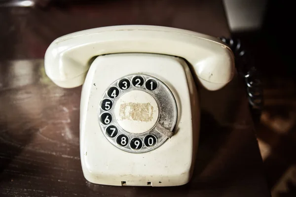 Винтажный Телефон Старом Столе — стоковое фото