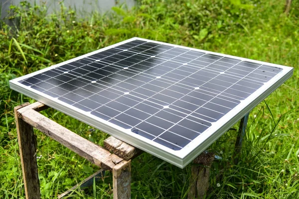 Energia Solar Energia Verde Com Painéis Solares Livre — Fotografia de Stock
