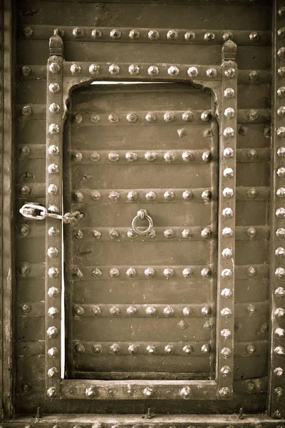 Metal Kapı Arka Plan Aşınmış Doku Paslı — Stok fotoğraf
