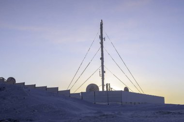 Hücre site günbatımı gökyüzü karşı