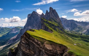 Dolomites dağlarda büyüleyici manzaralar. 