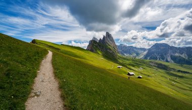 Dolomites dağlarda büyüleyici manzaralar. 
